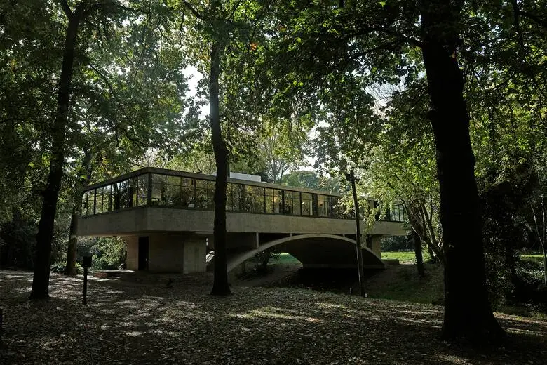Casa sobre el Arroyo o Casa del Puente.