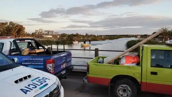 El operativo de búsqueda se retomó a las 5.00 de este jueves (FOTO: Facebook Bomberos de Chascomús).
