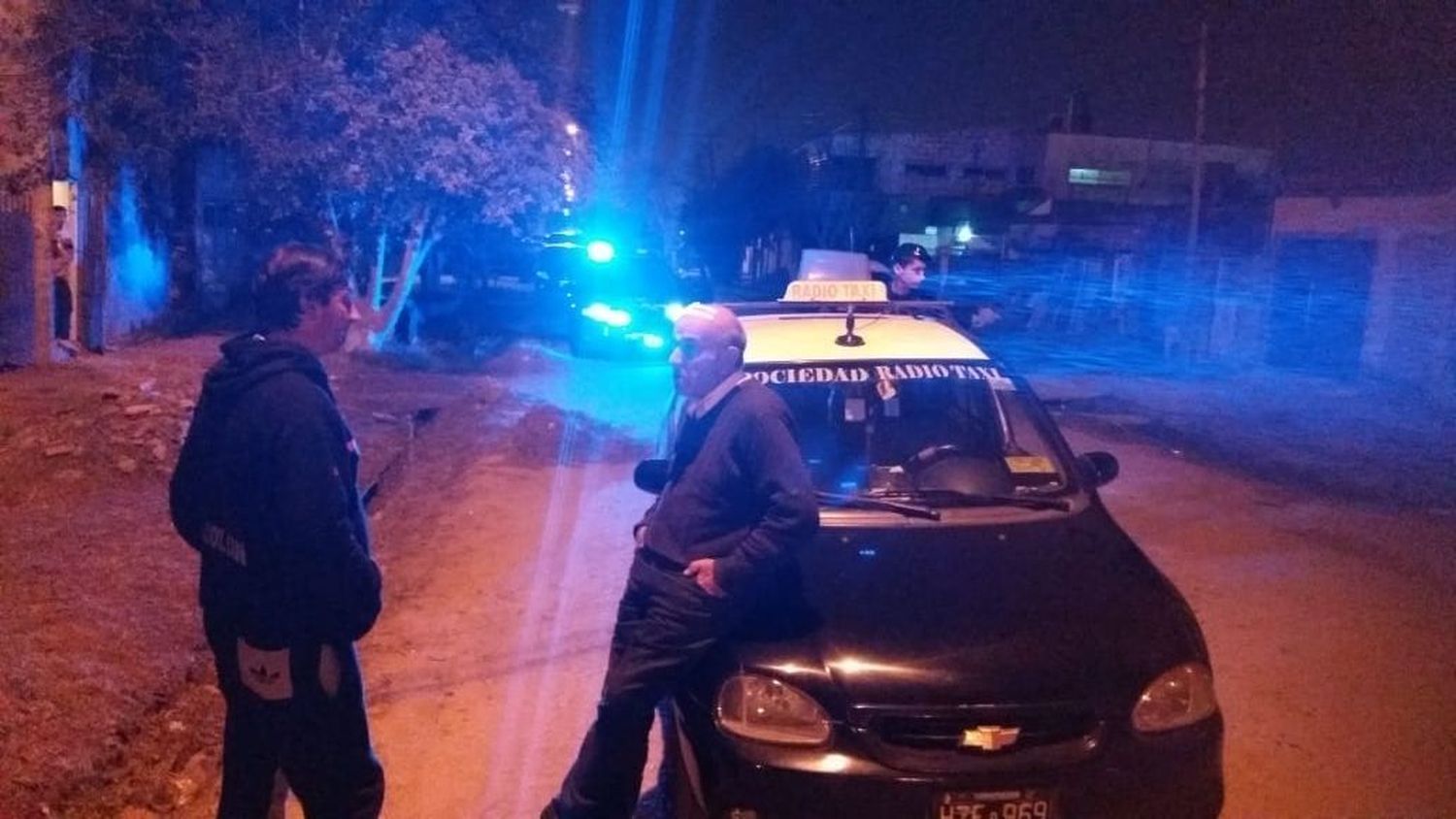 Hirieron a un taxista durante un asalto