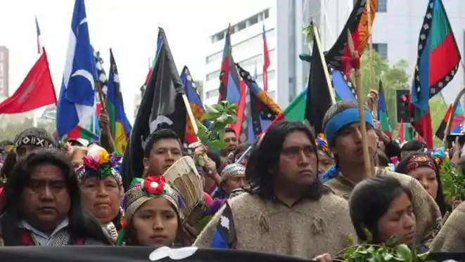 Bachelet pidió perdón a los mapuches por los "errores y los horrores"