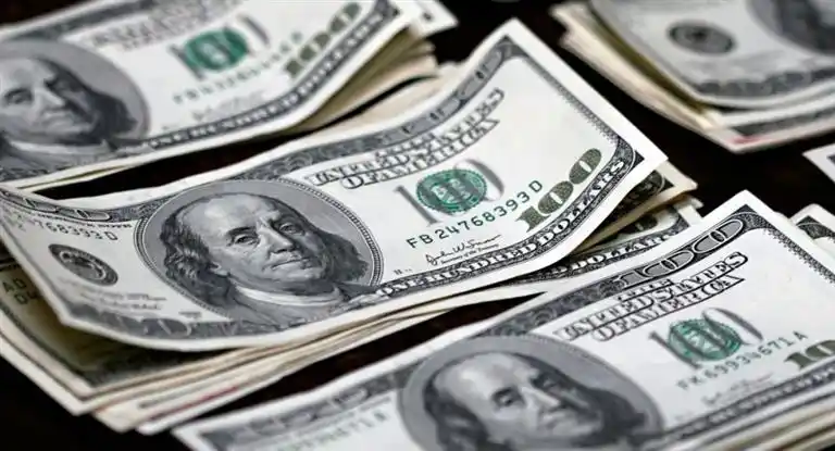 Tras suba inicial, el dólar baja y perfora piso de los $ 28 otra vez
