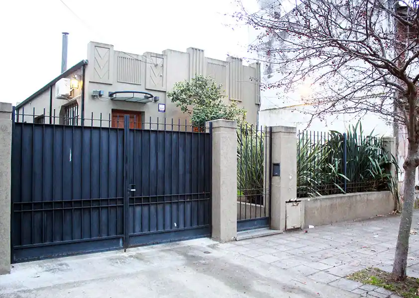 Delincuentes le vaciaron la casa a una familia que estaba de viaje