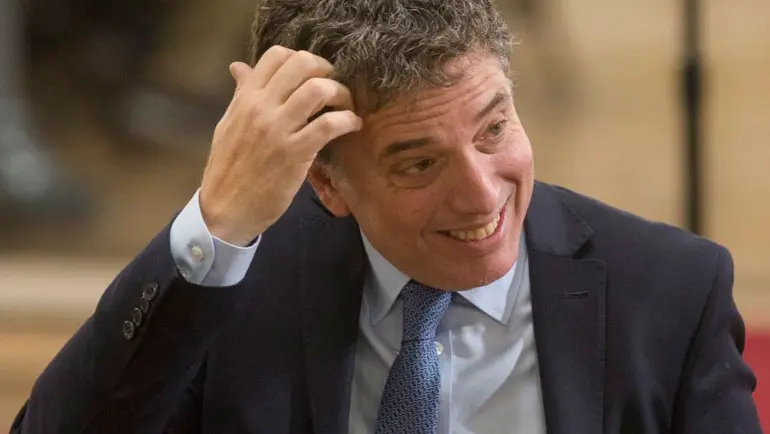Las mentiras del ministro: Si Dujovne te dice "buen día", no dudes en salir con paraguas