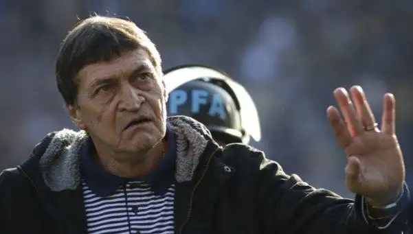 Falcioni se reunió con la CD de Banfield y sólo falta la firma