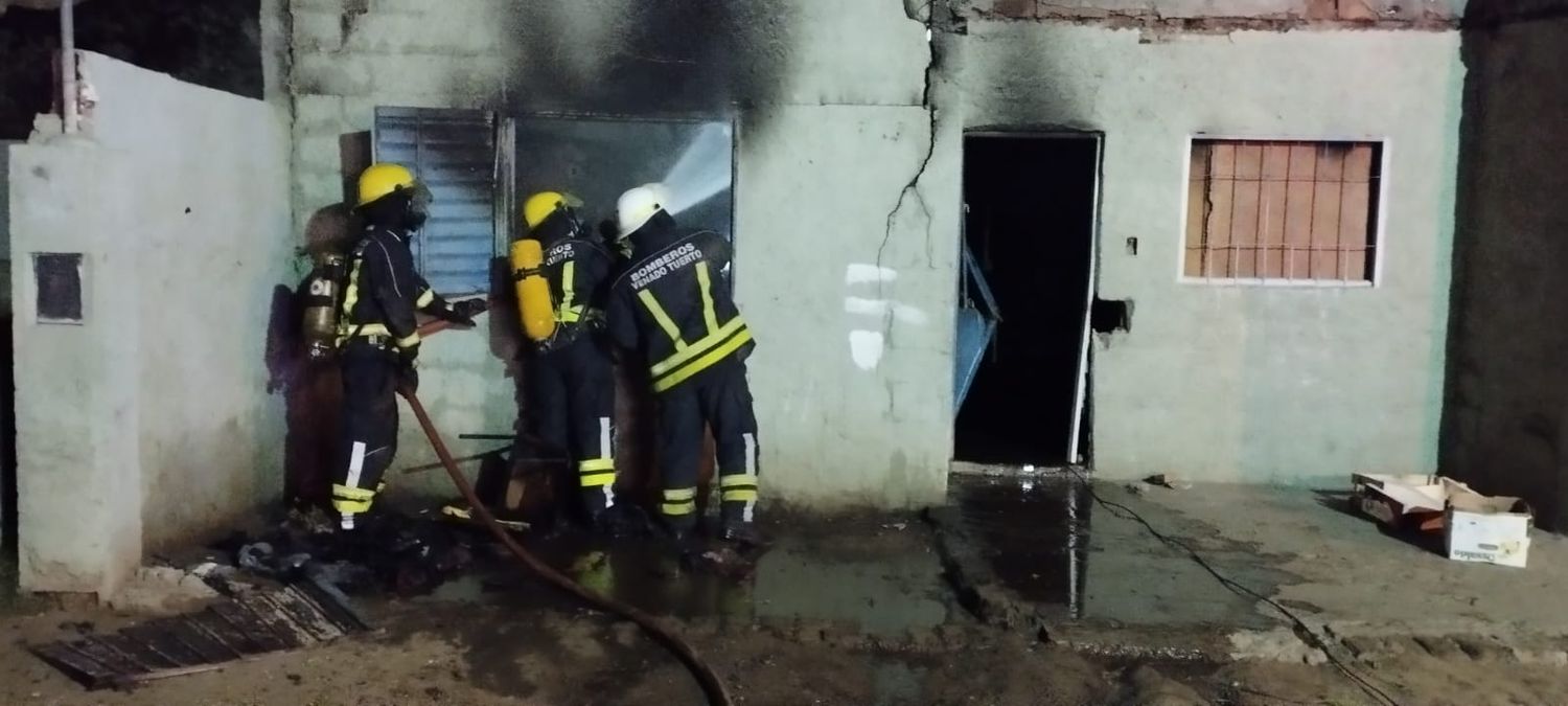 Incendio vivienda Ayacucho al 1.100