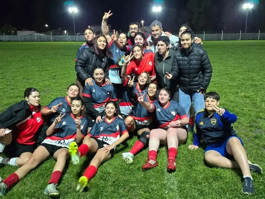 El festejo del plantel femenino de Agrario tras vencer en De La Garma a Central (AGRARIO EN INSTAGRAM)
