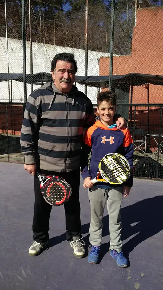 Abuelo y nieto fueron dupla en un torneo