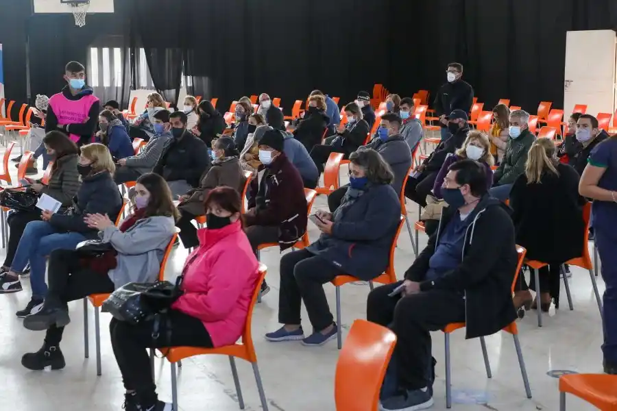 COVID-19: cuarta ola sin internaciones ni cuadros severos