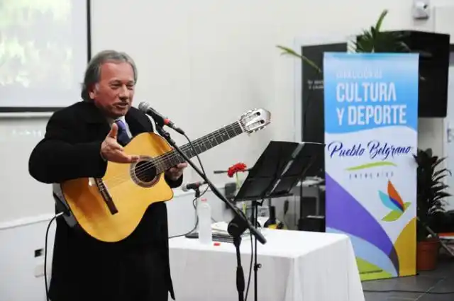 Roberto Romani presentó su último libro en Pueblo Belgrano

