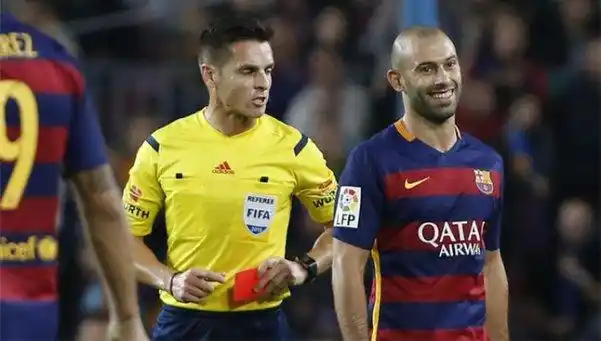 Piqué se burló de Mascherano por su singular récord