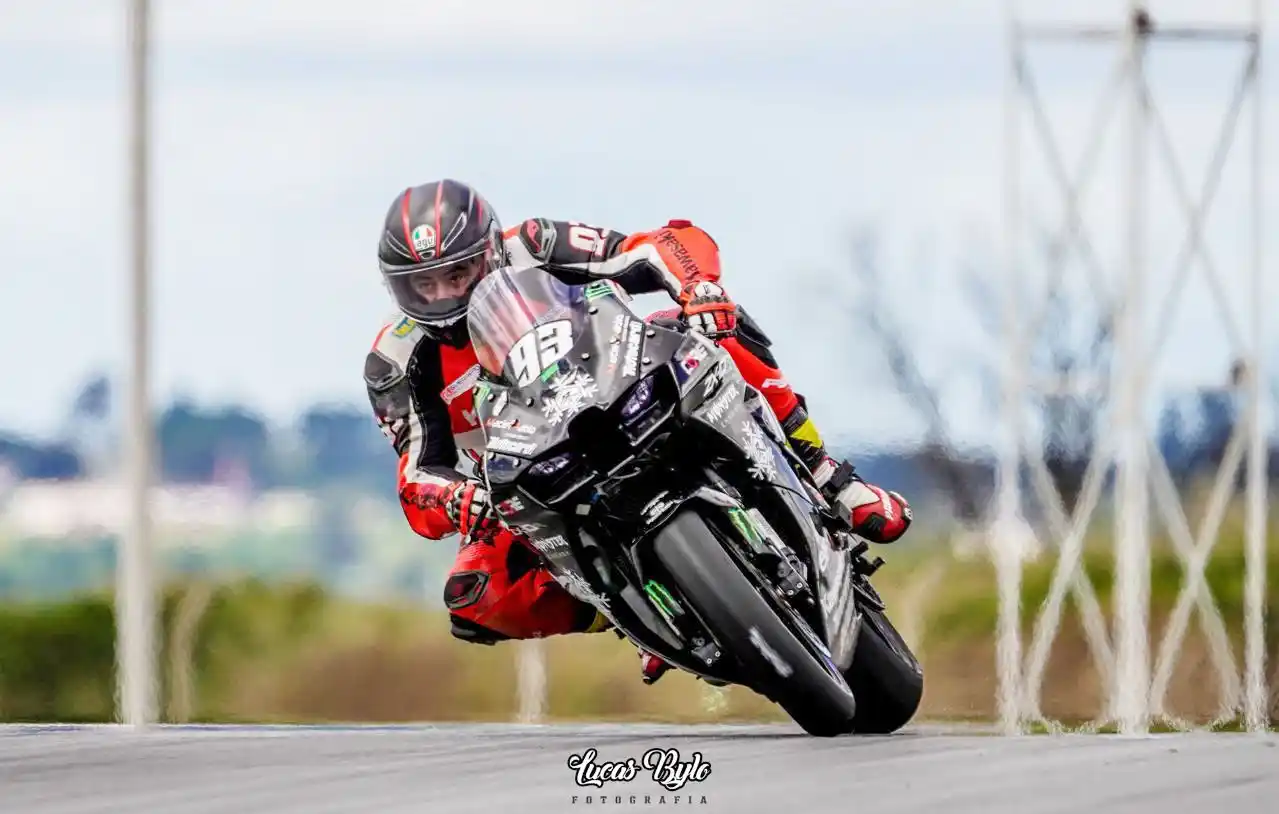 Pablo Maciel corrió en el Premio Coronación de Motociclismo