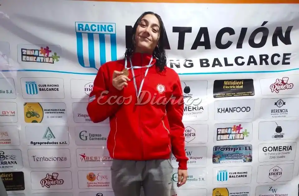 Guadalupe Angiolini, en el podio de los 100 Mariposa