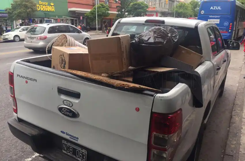 Tenso operativo de Inspección General para sacar manteros del centro