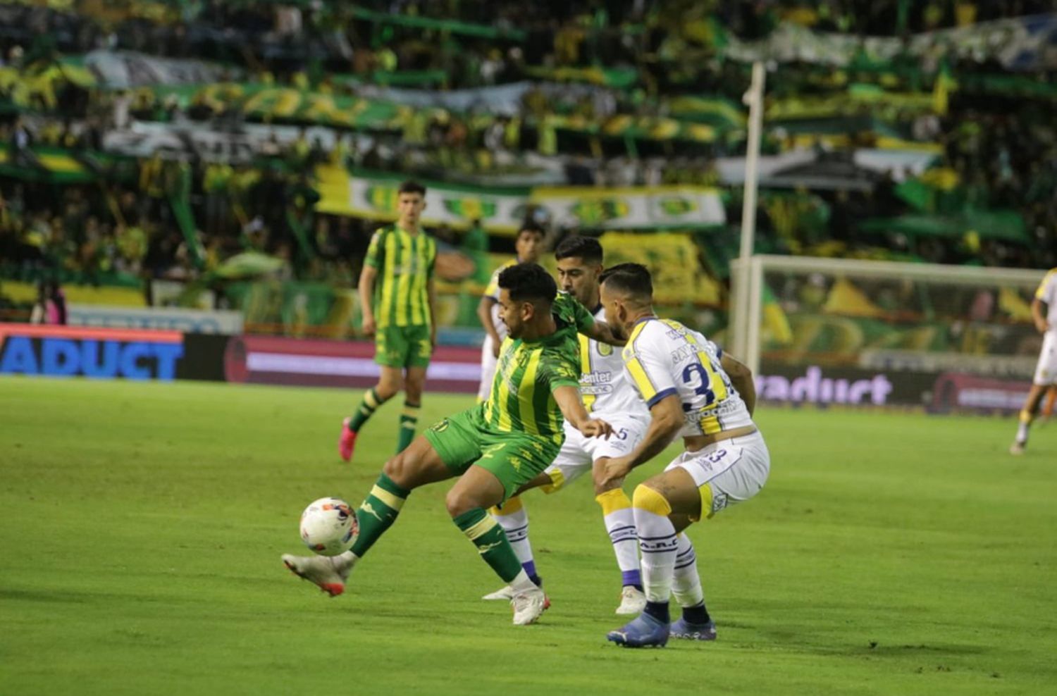 El entonado Aldosivi visita a un irregular Independiente