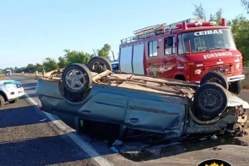 Un vuelco en la Ruta 12 terminó con cinco personas trasladadas al Hospital Centenario
