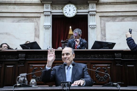 Con polémica concluyó la sesión informativa de Francos en el Congreso