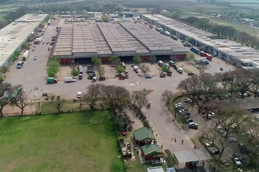 Un camión arrolló y mató a un hombre en el Mercado de Productores de Santa Fe