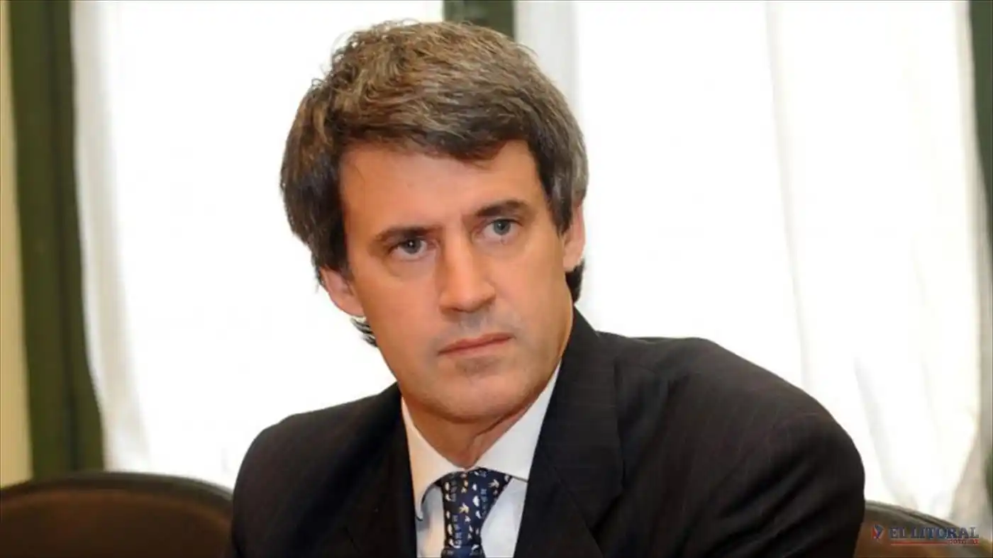 Prat Gay reconoció que "aumentaron más los precios que los salarios"