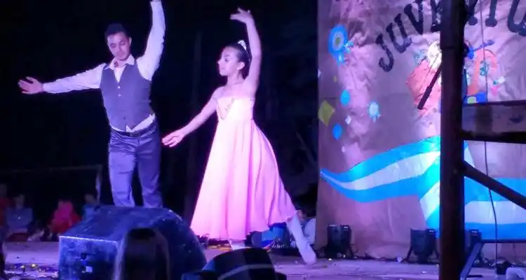 Una multitud disfruta de la Semana  de la Juventud de Santa Lucía