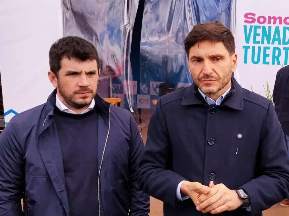 Maximiliano Pullaro, acompañado de Leonel Chiarella, dio respuesta a varios planteos de la prensa local y regional. Foto: Sur24
