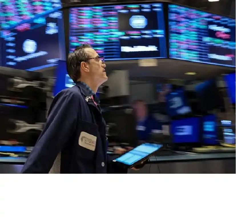 Los analistas están evaluando las proyecciones para las inversiones financieras después de un primer semestre positivo, que registró aumentos promedio del 25% en bonos soberanos en dólares y alrededor del 40% en acciones argentinas.