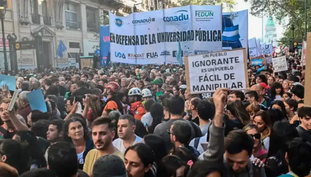 Tercera semana de paro en las universidades