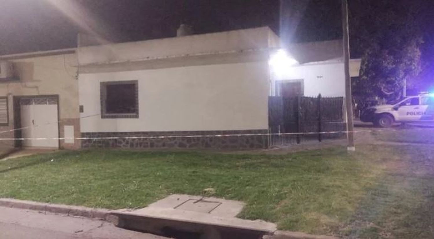 Llegó de pasear al perro y encontró a su hijo y a su exnovia muertos en el cuarto