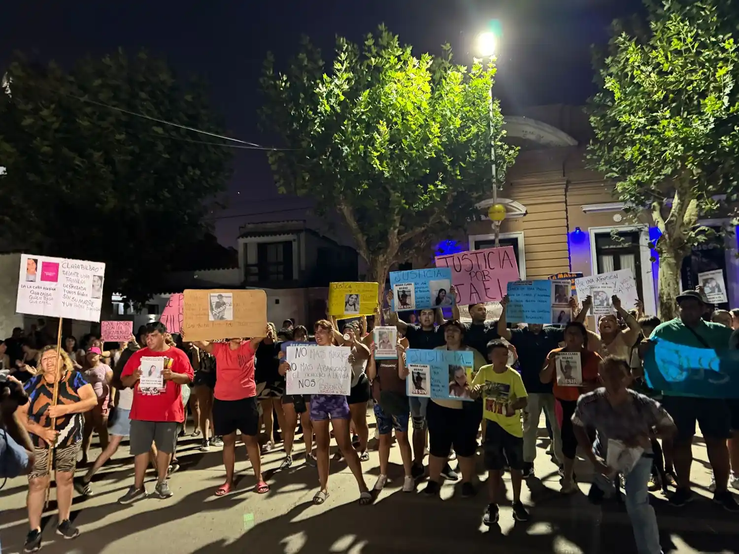 Una marcha pidió justicia para Yael y apuntó contra la médica que la operó.