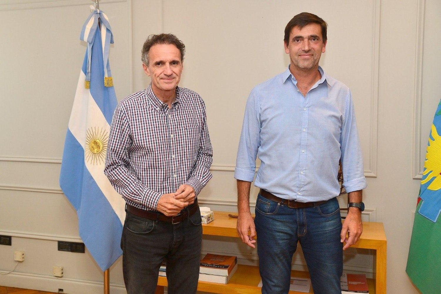 Gabriel Katopodis y Rogelio Iparraguirre en el Ministerio de Infraestructura y Servicios Públicos bonaerense.