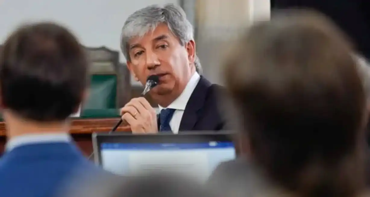 Bento estaba suspendido en el cargo y actualmente afronta un juicio oral ante la Justicia Federal mendocina, acusado de liderar una organización que beneficiaba a delincuentes a cambio de pagos ilegales.