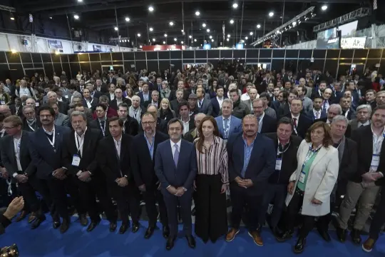 Vidal ante industriales pidió «consenso»