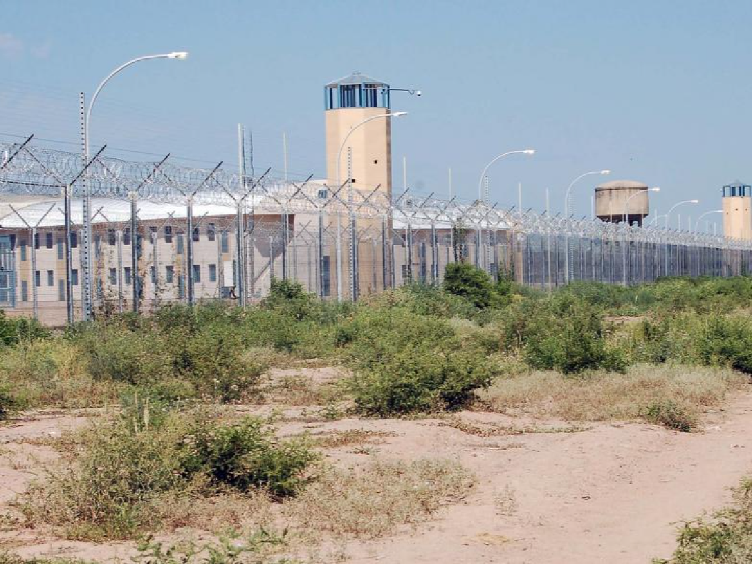 Recapturaron a tres reclusos  con covid-19 que escaparon  de un hospital de Cruz del Eje