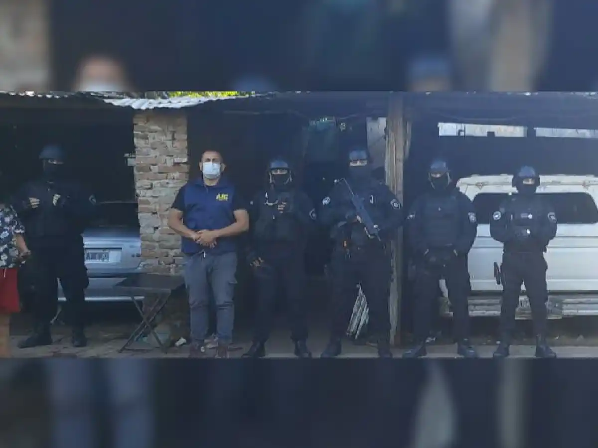 Padre e hijo detenidos luego de allanamientos en Frontera y barrio Acapulco