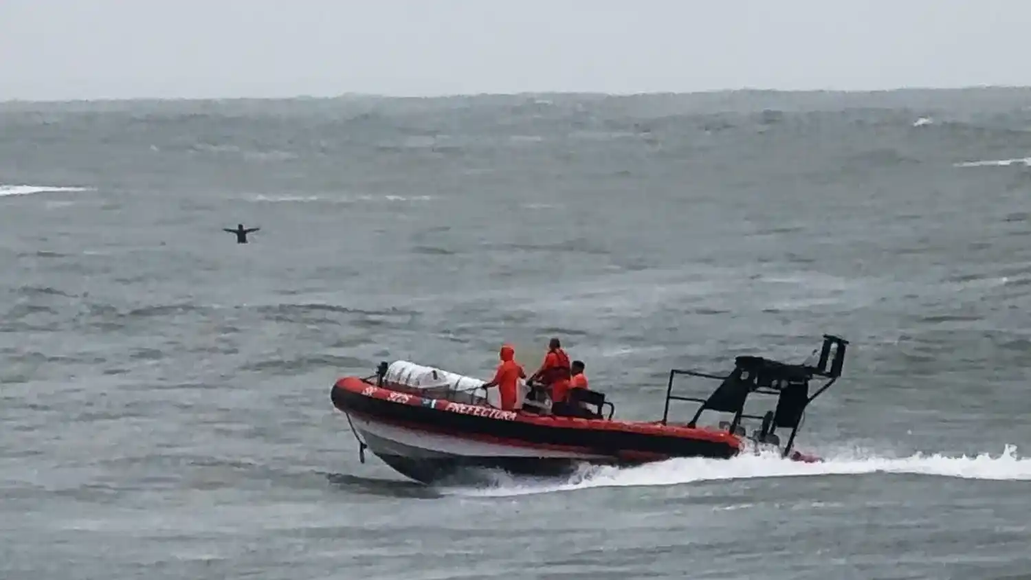 Mar del Plata: Prefectura rescató a un kitesurfista de 18 años que quedó a la deriva frente al Muelle de los Pescadores