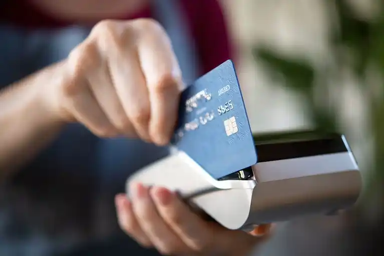 Desde qué monto AFIP vigila gastos con tarjeta
