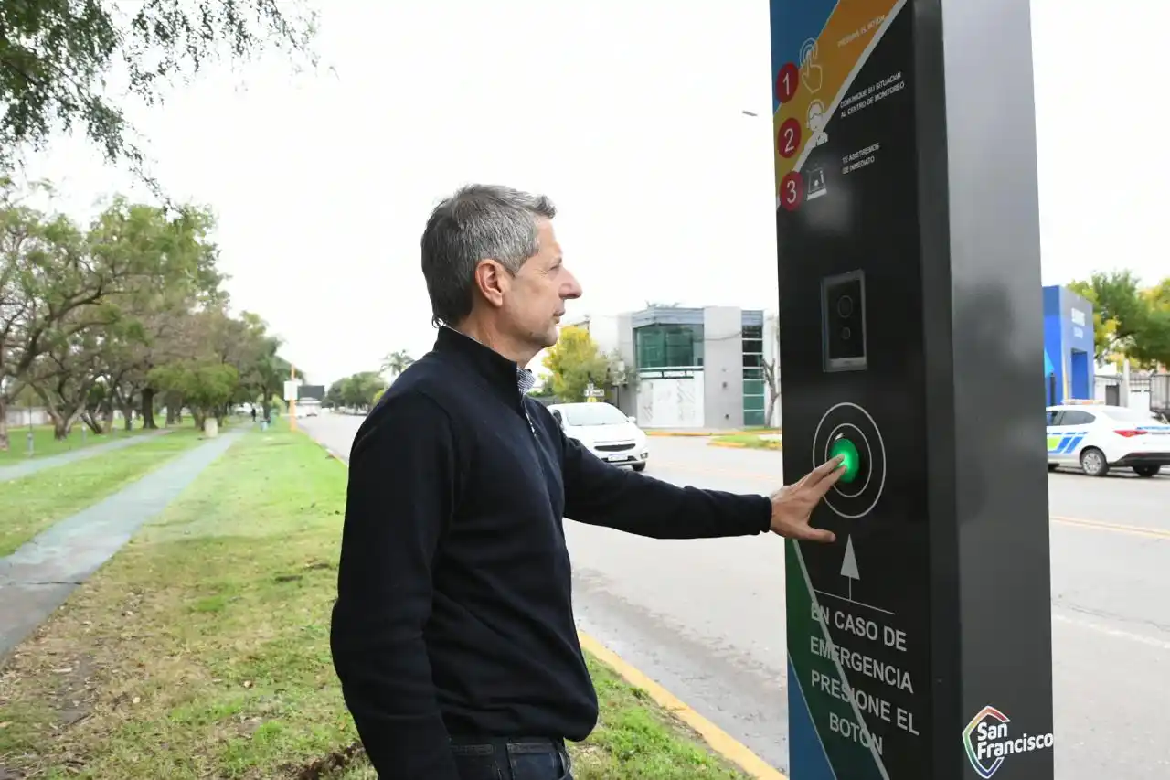 Bernarte probando uno de los dispositivos instalados.