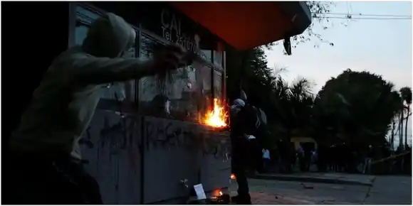 VIOLENCIA POLICIAL Y DESMANES cobran la vida de 10 personas en Colombia