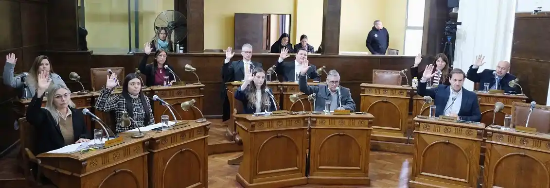 Radio Pública, Consumidores y Obras viales marcaron la sesión del jueves