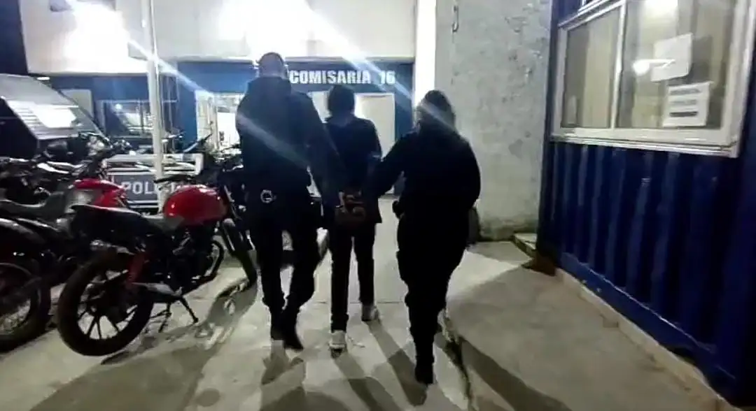 El sujeto posee procesos penales por hurto, robo y usurpación