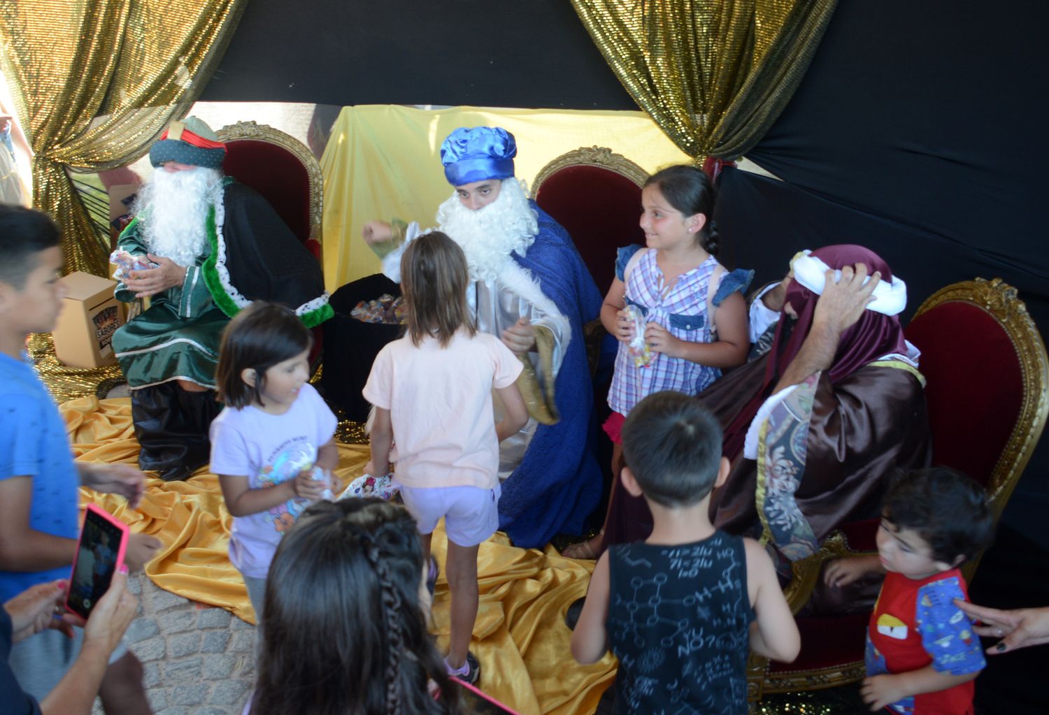 Un centenar de niños celebró el Día de Reyes en el Corredor del Encuentro