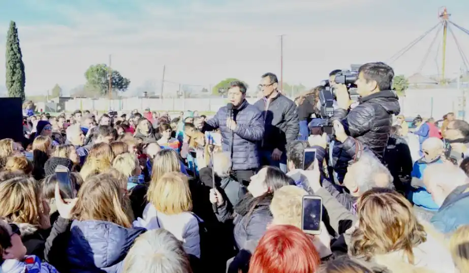 Kicillof en Azul: "La lógica que tiene la existencia de Fabricaciones Militares es de una importancia mayúscula"