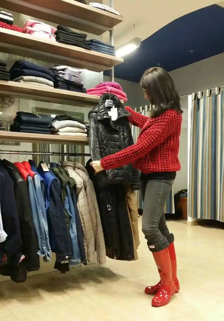 Lanzan el Ahora 3 y Ahora 6 solo para comprar ropa, calzado y marroquinería