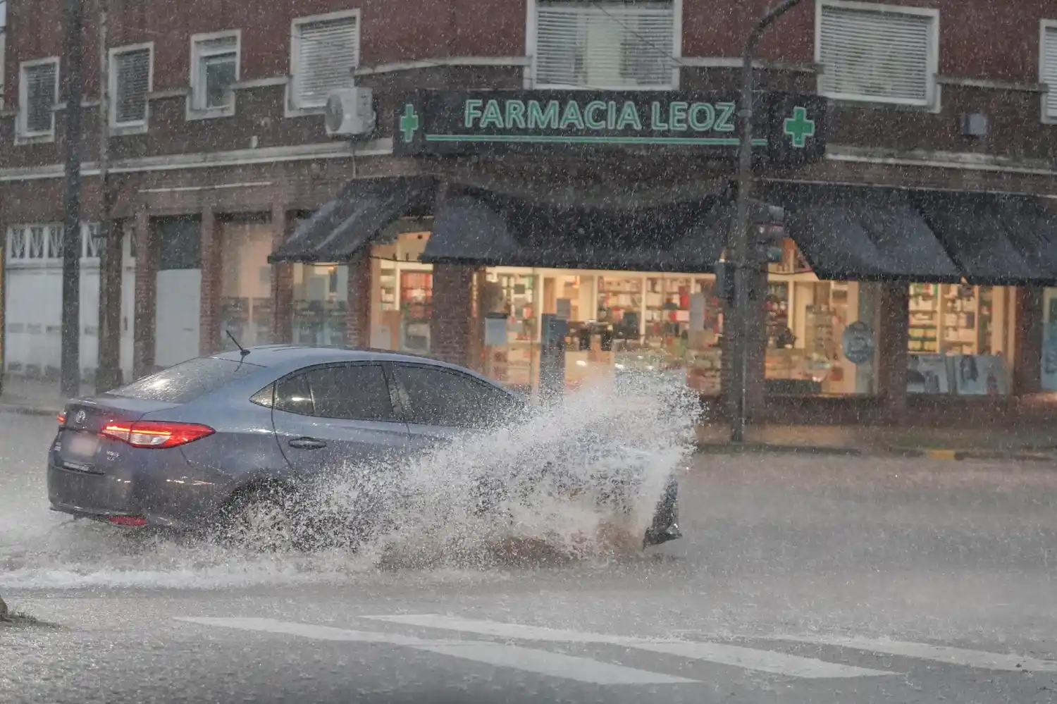 Mucha agua acumulada en las calles por las intensas lluvias