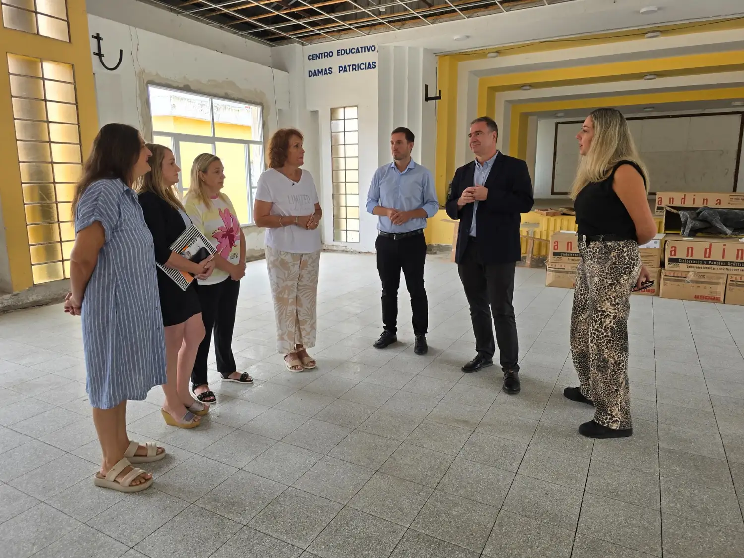 Ferreyra junto a Castellina, Sara García y docentes supervisó las obras en la escuela Damas Patricias.