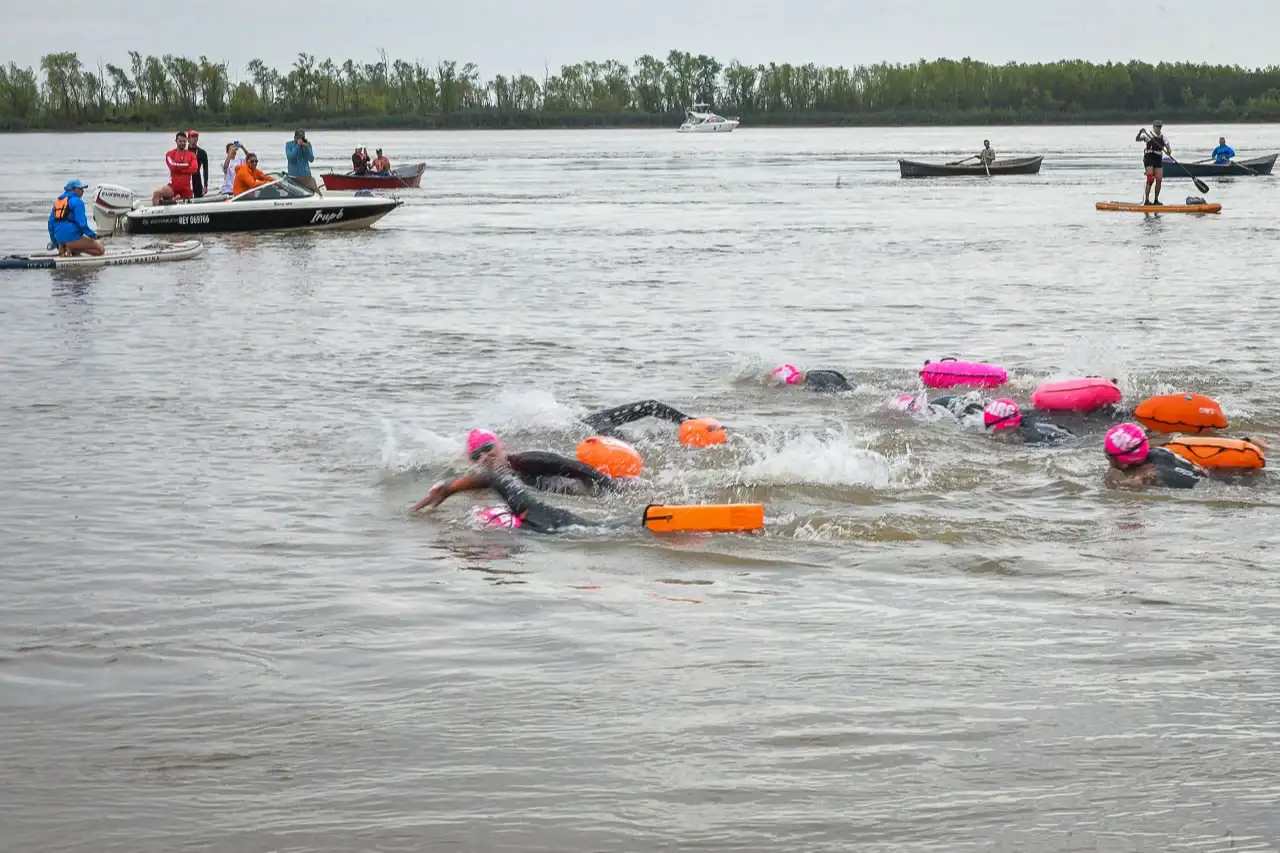 Unos 160 nadadores participarán de la tercera Travesía del Paraná