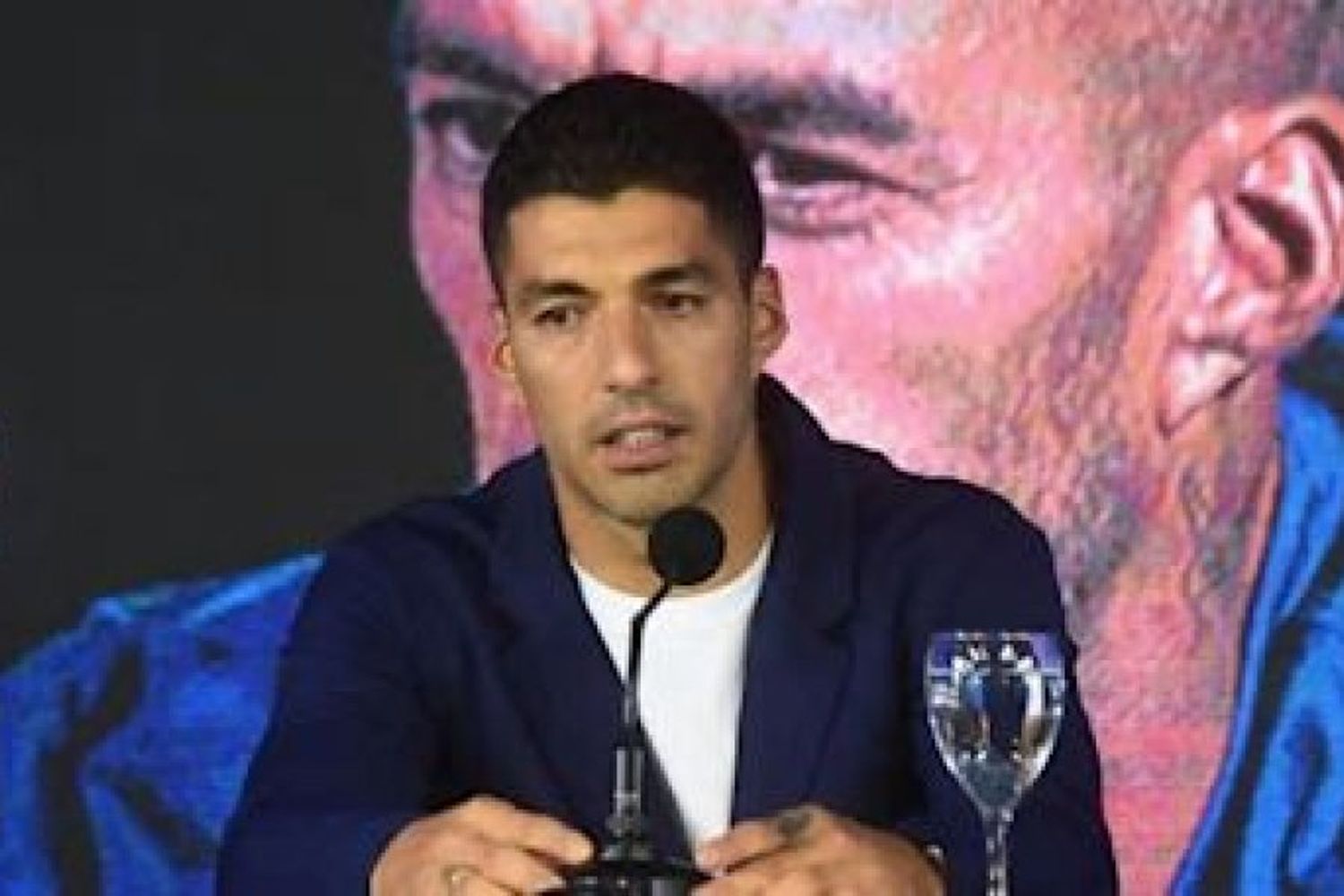 Luis Suárez anunció entre lágrimas su retiro de la Selección uruguaya