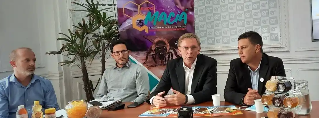 El secretario de Agricultura, Juan José Bahillo recorrió la Fiesta Nacional de la Apicultura