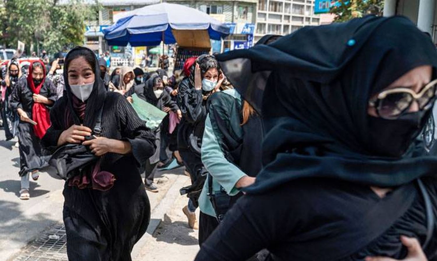 Los talibanes prohibieron el ingreso de las mujeres a las universidades