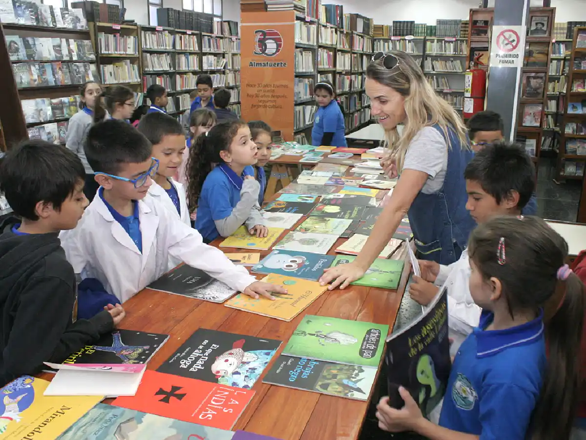 Arroyito: los más chicos disfrutan de la lectura en nueva feria In Situ      