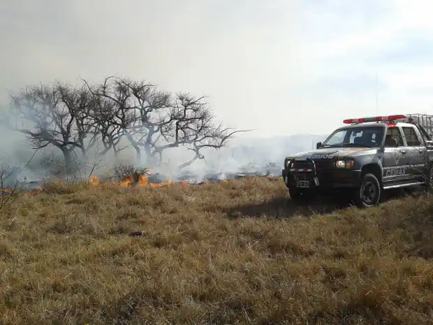 Cuatro dotaciones de Bomberos trabajaron en incendio en Ceibas 
